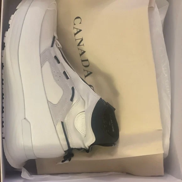 Canada Goose Gracier Trail size 8 & half - Picture 2 of 5